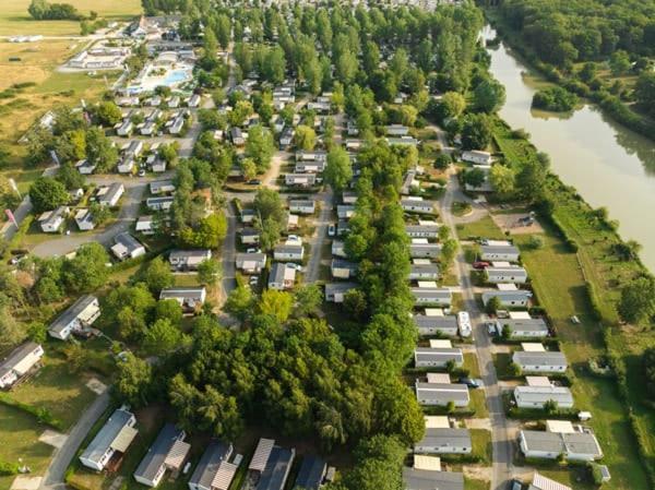 Camping Officiel Siblu Domaine De Dugny Onzain Exterior photo