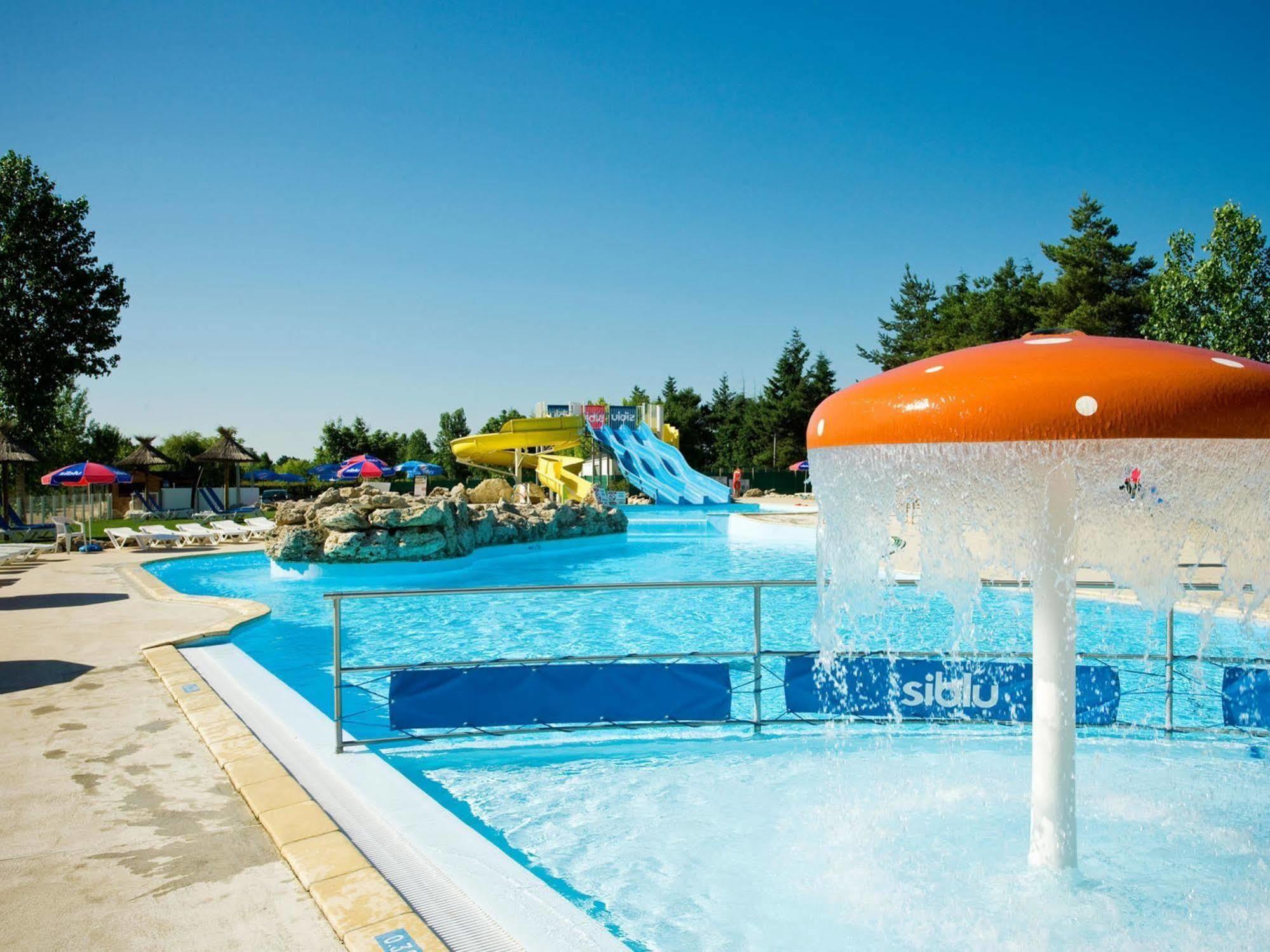 Camping Officiel Siblu Domaine De Dugny Onzain Exterior photo