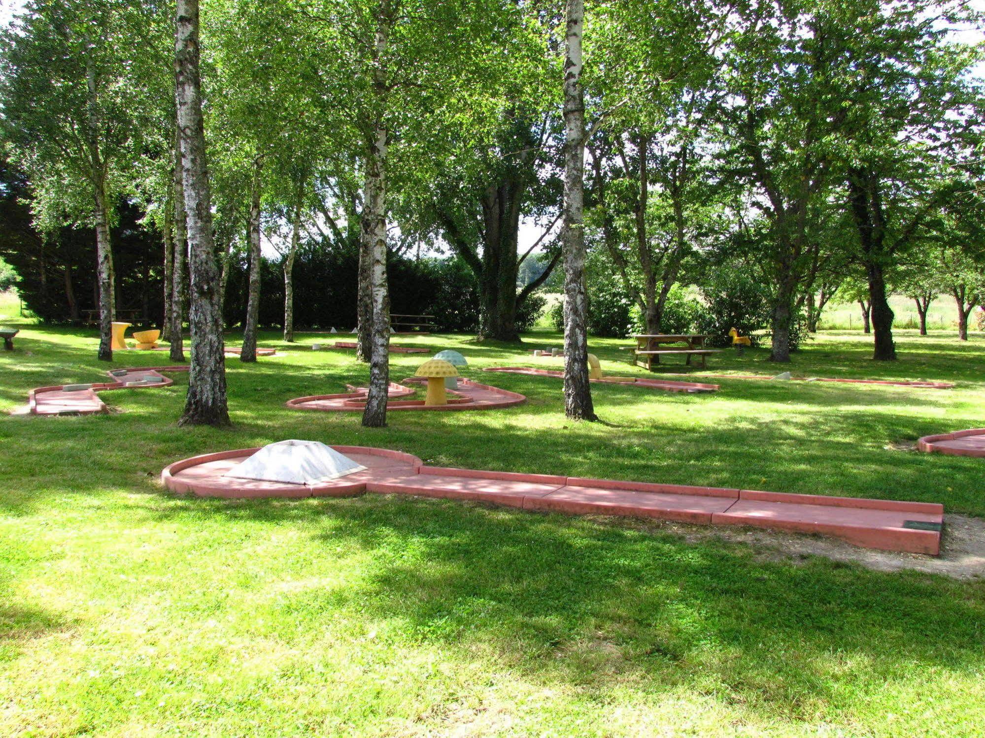 Camping Officiel Siblu Domaine De Dugny Onzain Exterior photo